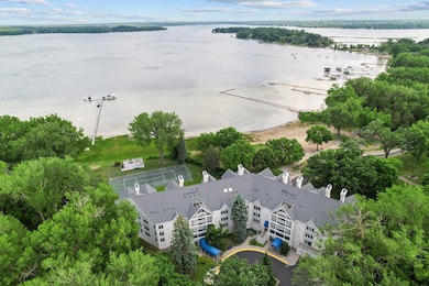 5009 Lake Ave unit 201, White Bear Lake, MN 55110 - photo 2