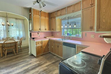 865 Vischer Ave, Schenectady, NY 12306 - photo 4