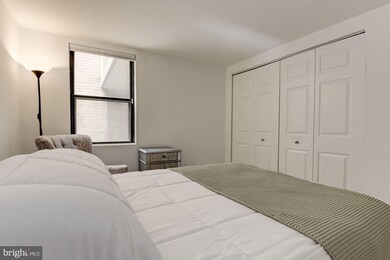 1124 25th St NW unit T2, Washington, DC 20037 - photo 6