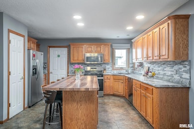 2946 Summertree Ave, Bettendorf, IA 52722 - photo 7