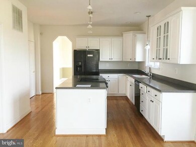 7325 Stoneleigh Ct, Hughesville, MD 20637 - photo 5