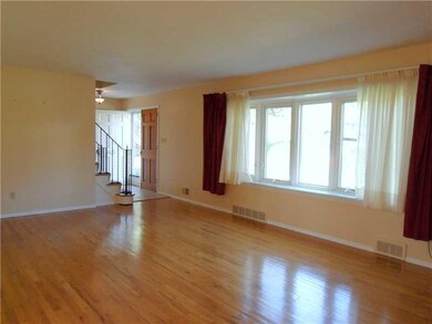 Living Room. Huge Living Room with Beautiful Wood 