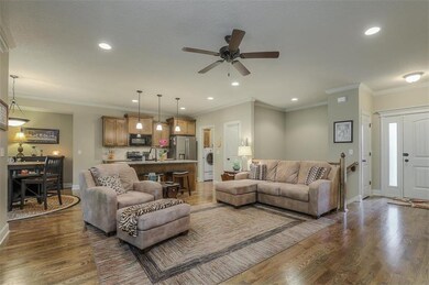 1911 Creekview Ln, Raymore, MO 64083 - photo 5