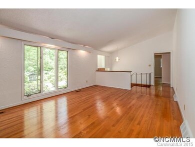 Hawdwood floors & bay windows