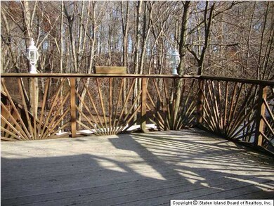 83 Robin Ct, Staten Island, NY 10309 - photo 5