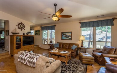 004_Living Room