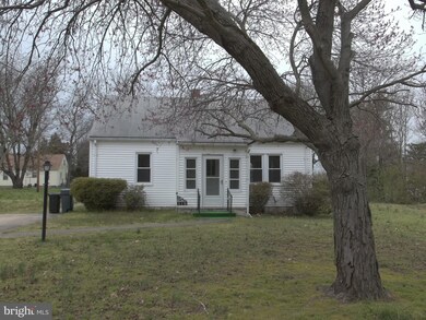 119 Cedar Ave, Colonial Beach, VA 22443 - photo 2