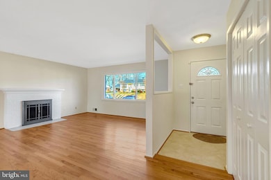 15005 Ponderlay Dr, Centreville, VA 20120 - photo 5