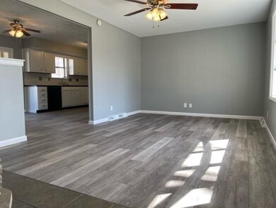 5532 E Karlsway Dr, Columbus, IN 47201 - photo 2