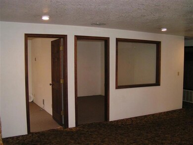 611 SE L St, Grants Pass, OR 97526 - photo 5