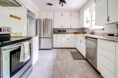 704 Sunset St, Fredericksburg, TX 78624 - photo 6