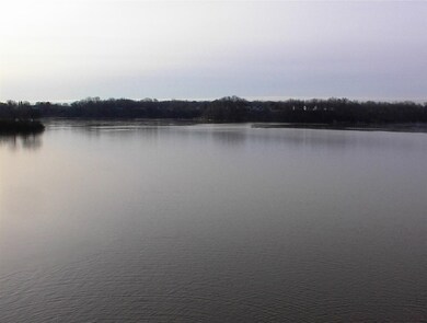 844 Cliffs Dr, Ypsilanti, MI 48198 - photo 3