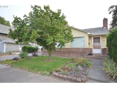 402 W 14th St, the Dalles, OR 97058 - photo 2
