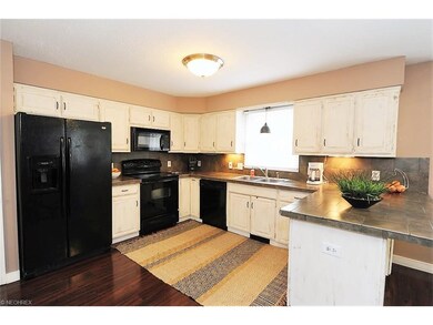 *Kitchen W/Distressed Cabinets