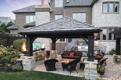 319 Claremont Ct, Naperville, IL 60540 - photo 7