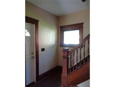 Entry/Foyer.