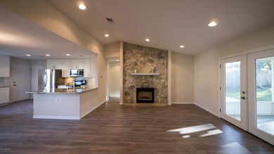 944 Aries Rd W, Jacksonville, FL 32216 - photo 4