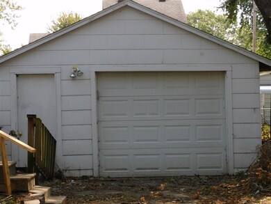 310 E 21st St S, Newton, IA 50208 - photo 5