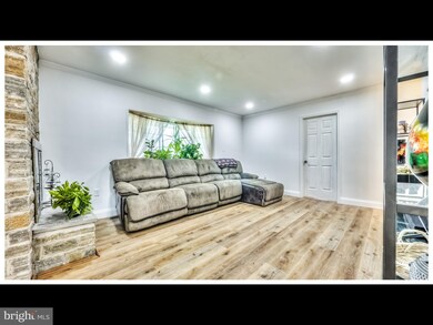 2215 Pleasant Dr, Catonsville, MD 21228 - photo 4