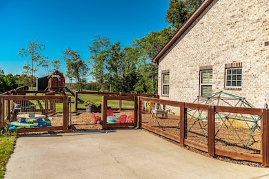143 W Hester Rd, Cottontown, TN 37048 - photo 6