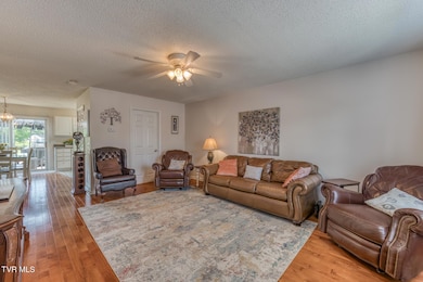 147 Rainbow Cir-4