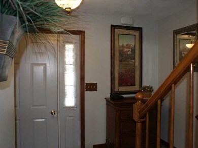 Entry. 25 Robin Way, Westerly RI 02891; MLS 102723