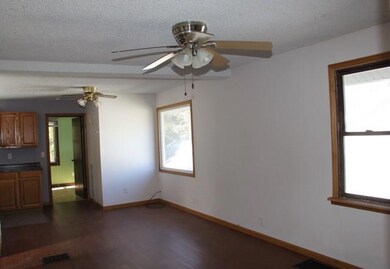 1007 W 2nd St S, Newton, IA 50208 - photo 4