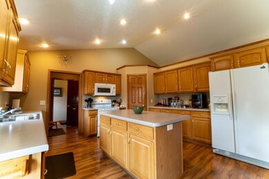 1821 W Ridge Ct, Eau Claire, WI 54703 - photo 3