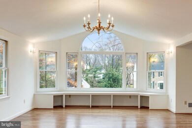 7906 Foxhound Rd, McLean, VA 22102 - photo 5