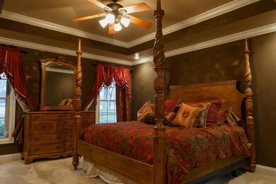 Tray ceiling with crown molding