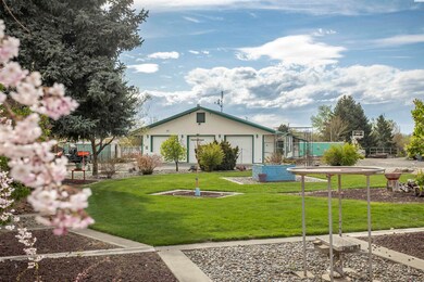 1202 W Hudson Rd, Granger, WA 98932 - photo 4