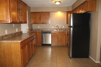 1318 N Stark St, Davenport, IA 52804 - photo 2