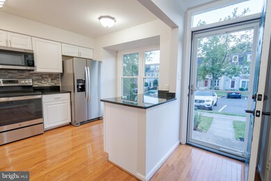 13958 Lightburn Ln, Centreville, VA 20121 - photo 4