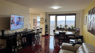 Lakeside Towers unit 10D, Bayside, NY 11361 - photo 7