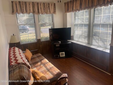 FRONT ROOM