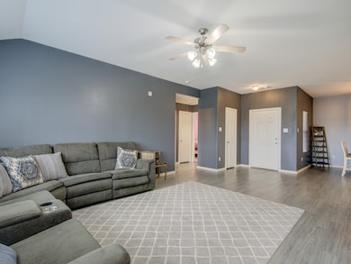 5210 Mcgrath Dr, Alvin, TX 77511 - photo 3