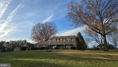 613 Hillcrest Dr, Perkasie, PA 18944 - photo 3