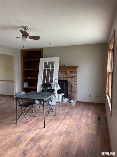 1410 W 49th St, Davenport, IA 52806 - photo 2