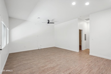 6-web-or-mls-3031 W Northern Ave Unit 10