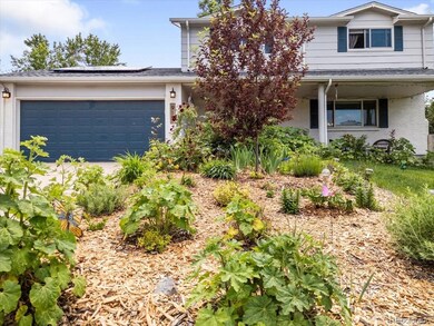 Garden with native perennial plants, low maintenance and inspired by the entry of the Denver Botanic Gardens