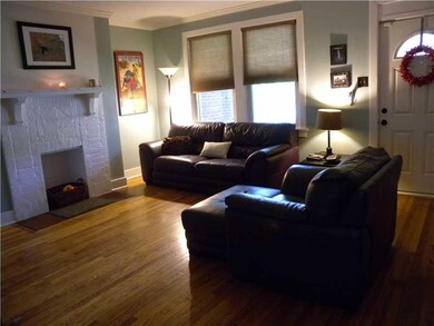 Living Room. LARGE WINDOW SPACE ALLOWS SUNLIGHT TO