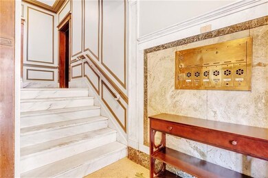 Unit 4 is only 6 steps up from the main entry way.