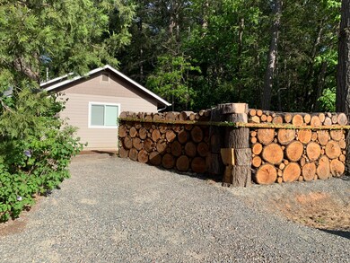 241 Whispering Pines Ln, Grants Pass, OR 97527 - photo 3