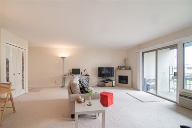400 Narragansett Pkwy unit 6, Warwick, RI 02888 - photo 5