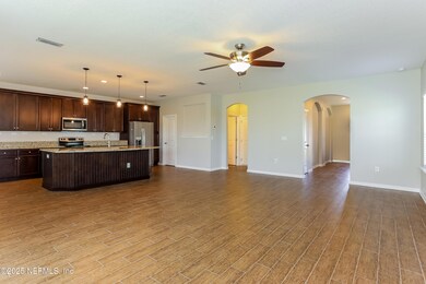 1005658.15390 Turkoman Circle - Living R