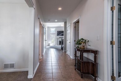 T Foyer