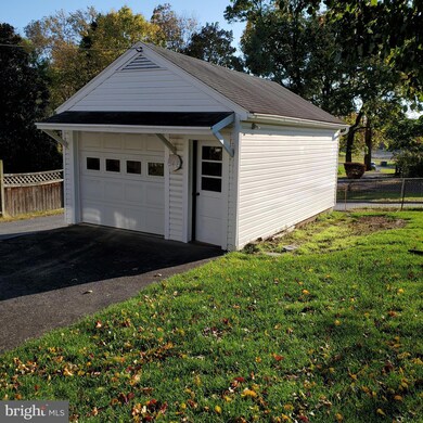 210 E 3rd St, Waynesboro, PA 17268 - photo 2