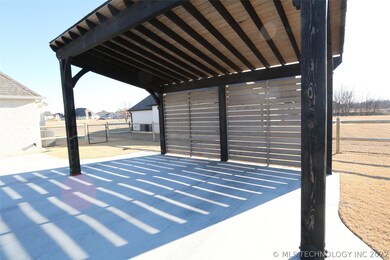 Pool cabana/shade structure
