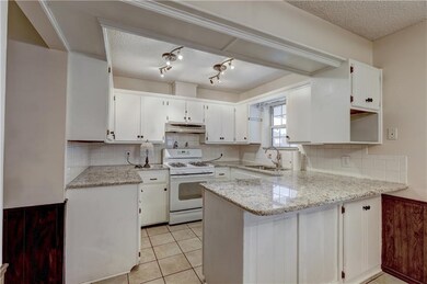 2220 NE 10th St, Moore, OK 73160 - photo 6