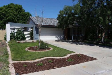 Front of house d